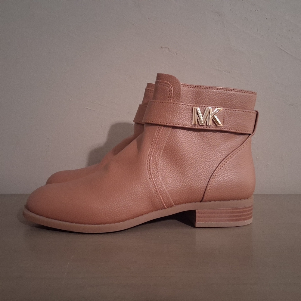 MICHAEL Michael Kors JILLY FLAT BOOTIE Ankle Boots Size 6.5M Leather Authentic